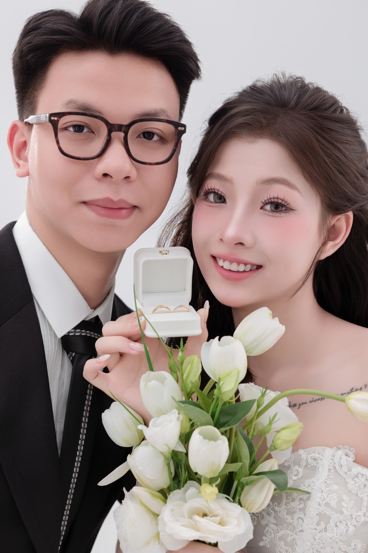 Việt Vương – Hồng Ngọc nhà trai